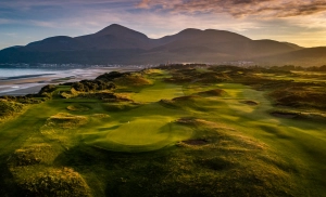 Royal County Down liegt in den Murlough Nature Reserve von Nordirland.