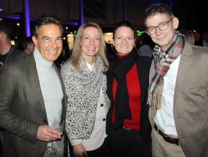 Bekennende Porsche-Fans: (v.l.) Dr. Sascha Haghani (Restrukturierungsexperte, ehemals Partner bei Roland Berger), Claudia Haghani mit Tina und Tobias Melchior (Glinicke Classic Cars).